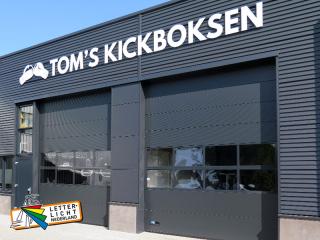 Duidelijk en stijlvol gevel logo kickboksen